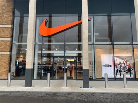 outlet nike store near me.